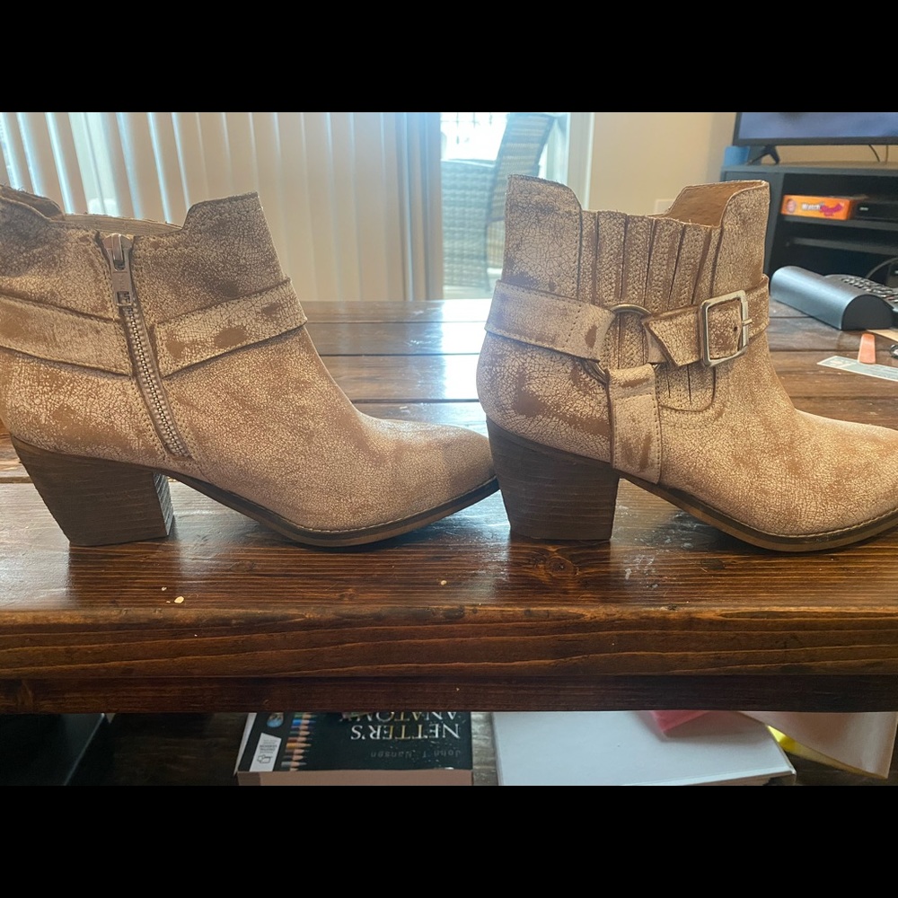 Diba true mud play booties in white